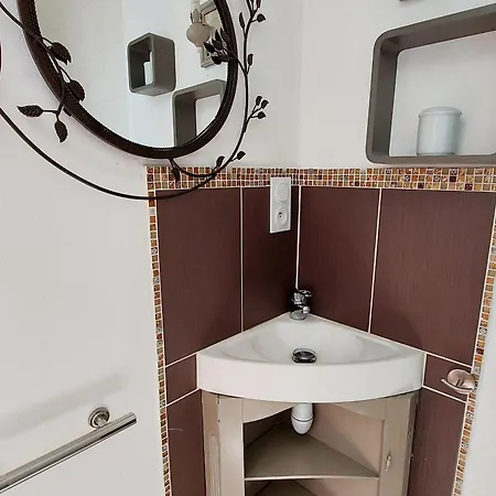 Maison Avec Jardin, 4 Chambres, Proche Laval, Ideale Pour Familles Et Sejours Professionnels - Fr-1-600-101 *