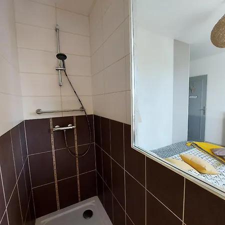 Dom wakacyjny Maison Avec Jardin, 4 Chambres, Proche Laval, Ideale Pour Familles Et Sejours Professionnels - Fr-1-600-101