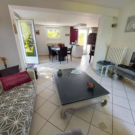 Maison Avec Jardin, 4 Chambres, Proche Laval, Ideale Pour Familles Et Sejours Professionnels - Fr-1-600-101 *